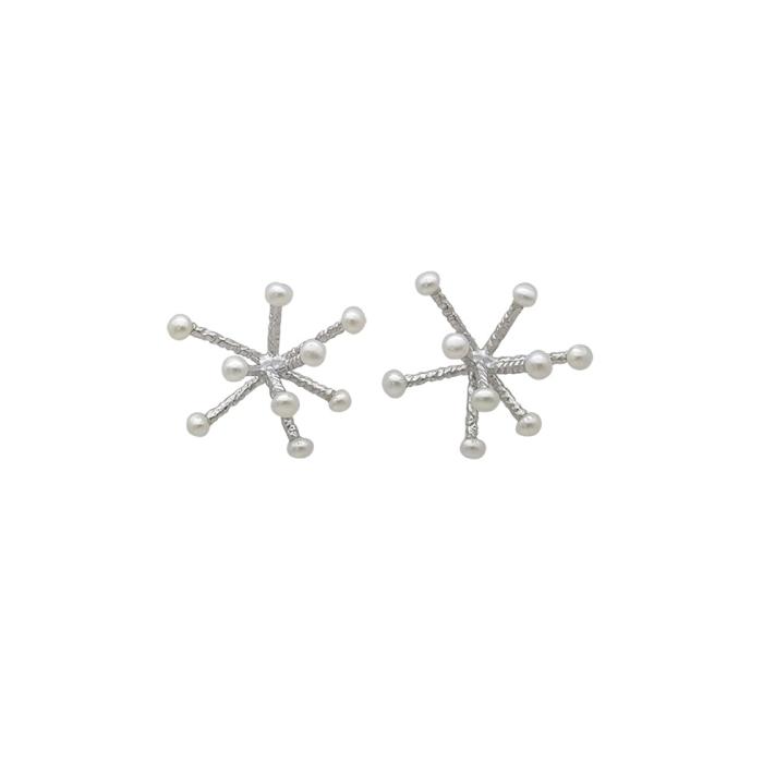The Fireworks collection was created to celebrate and bless the simple pleasures in life. 
The collection is designed to resemble the shape of a bursting firework.
These earrings are elegant and luxurious, with a mix of small pearls.