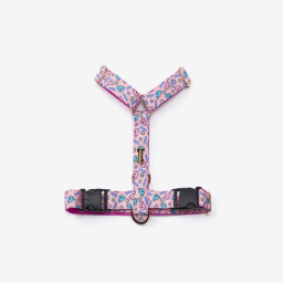 The H-shaped design comfortably wraps around the entire body without putting any strain on the neck.
Made of waterproof coating 450D polyester, resistant to scratches and stains.
The lining uses soft webbing to provide a comfortable fit. It has a double buckle shape on the chest line and can be worn comfortably.
It can be fitted perfectly to fit your body shape by adjusting the length of the neck, chest and stomach.