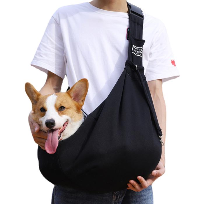 One shoulder crossbody bag, easy to carry, the slope design allows the baby's head to pop out and breathe fresh air, no need to worry about dogs and cats being trapped in some sealed bags.