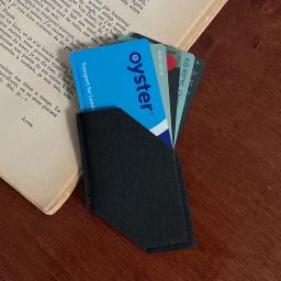 This product can store up to 5 cards.