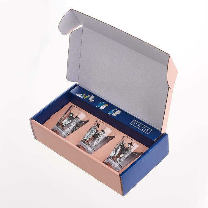 luxurious package
With luxurious colors and traditional Korean paintings engraved on it, it is a great package to give as a gift to a loved one.