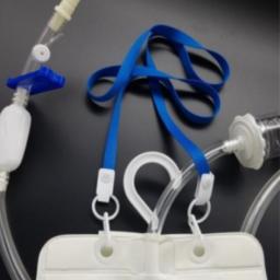 The drainage bag can be easily adjusted to hang at various heights on both patient beds and portable IV poles.