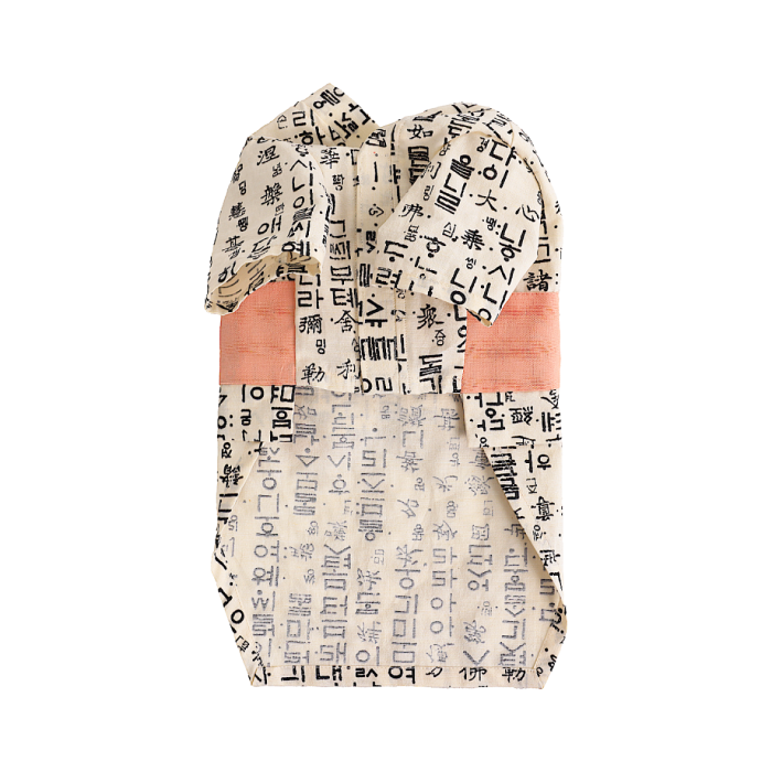 • Traditional Korean pattern design
• Elegant ribbon accent and modern touch