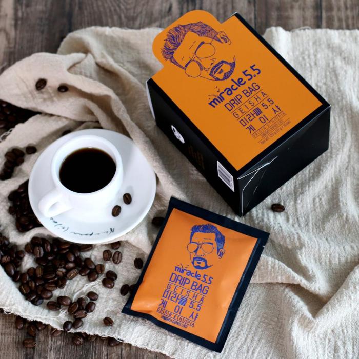 It consists of 10 Ethiopian Geisha Coffee Drip Bags, the originator of Geisha Coffee.