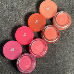 AOU Floofy Matte Balm