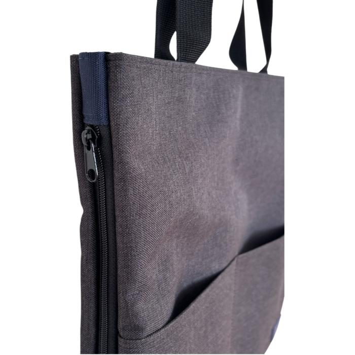 Expandable main compartment with side zipper.