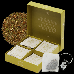 With clear and crisp white tea as a base, Orange Blossom, Lemon Myrtle, 
and Peppermint are blended in together. The fresh fruity scent of 
the citrus family clears the air, and the freshness of peppermint leaves 
behind the exotic herbal scents clears your head.

Like the refreshing sound of Katydid singing from the fresh forest 
in early summer, it relieves the tension and fatigue after a hard day.