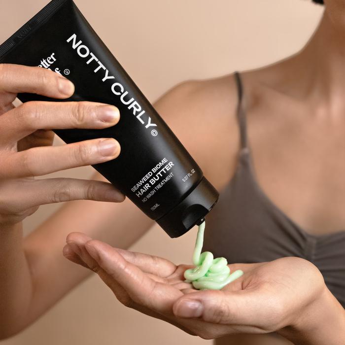 No sillicone included. eco-friendly product. 
It doesn't cause trouble on your sensitive scalp.