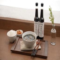 All-round flavored soy sauce that makes the food taste better