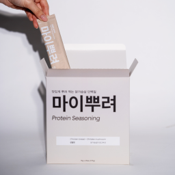 Myppulyeo Chicken Breast with Shiitake Mushroom comes in a simple and sophisticated package, with one box containing 25 stick packs.