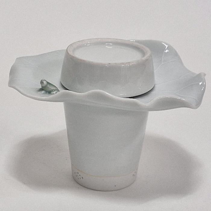 This image represents a white tea infuser.
