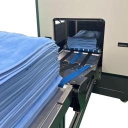 Stack up the towels as 100 pcs