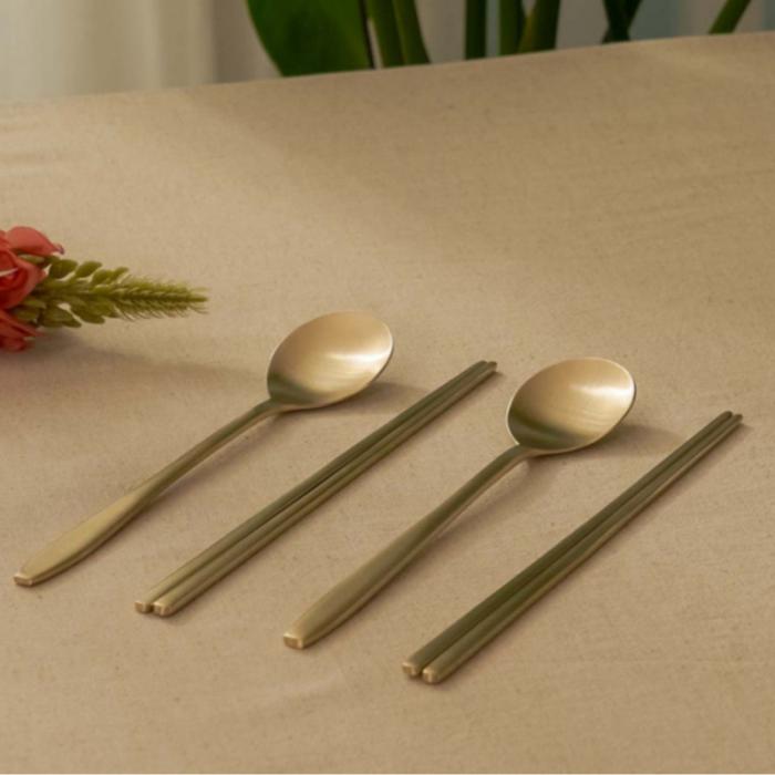 Table setting featuring the NOBBAN Bangjja Yugi Bronze 2 Person Spoon Premium Gift Set, highlighting its warm golden tone and premium handcrafted quality.