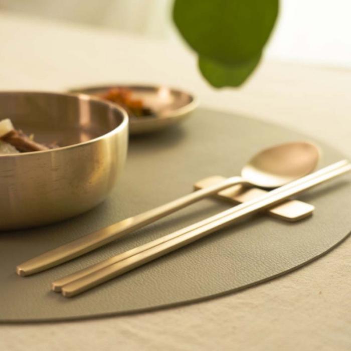 Close-up of the NOBBAN Bangjja Yugi Bronze 2 Person Spoon Premium Gift Set, emphasizing its smooth handcrafted texture and elegant brass craftsmanship.