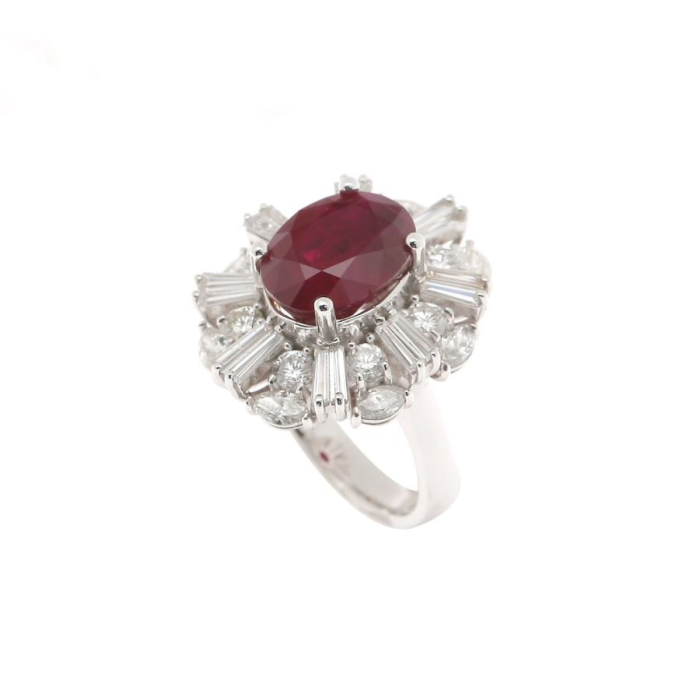 This is a luxurious ring set in 18k gold and diamond ruby.