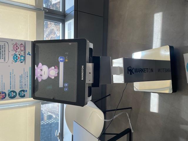 A product that a hologram virtual human can provide unmanned information services such as tourist information and regional information at a multi-use place such as a train station