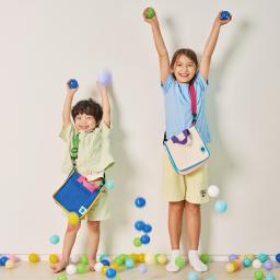 kids with wonder sketch bag