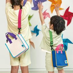 kids with wonder sketch bag