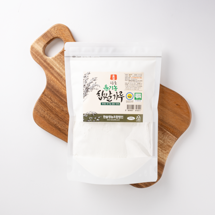 korean seaweed on wooden cutting board