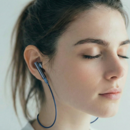 HealingFit TWS fits naturally inside the ear canal, and when the TES cable—conveniently stored in the top compartment of the case—is attached, non-invasive micro-current stimulation is delivered through the ear’s cartilage and bone. This allows users to enjoy music and therapy simultaneously. The lightweight cable design ensures comfort even during extended wellness sessions.