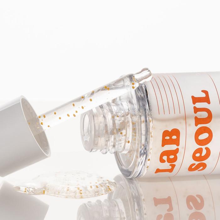 An ampoule that improves the skin's condition and gives vitality and radiance to the skin with vitamin capsules and glutathione.