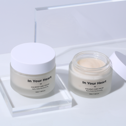 [Rich moisturizing power]Our product contains shea butter to relieve deep dryness and keep the skin comfortable.Additionally, the soft butter-like texture delivers moisture to the skin without any stickiness.