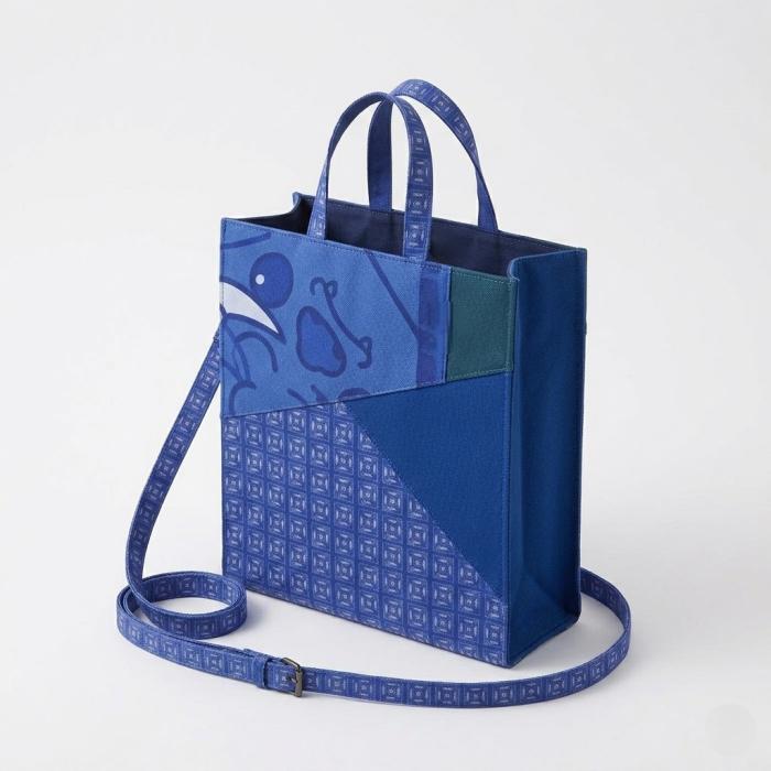 blue tote bag