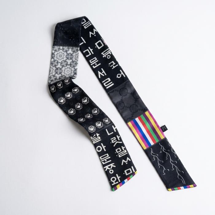 [British Museum Gift Shop Collection] Korean Hangul Design Twill Silk Scarf Black