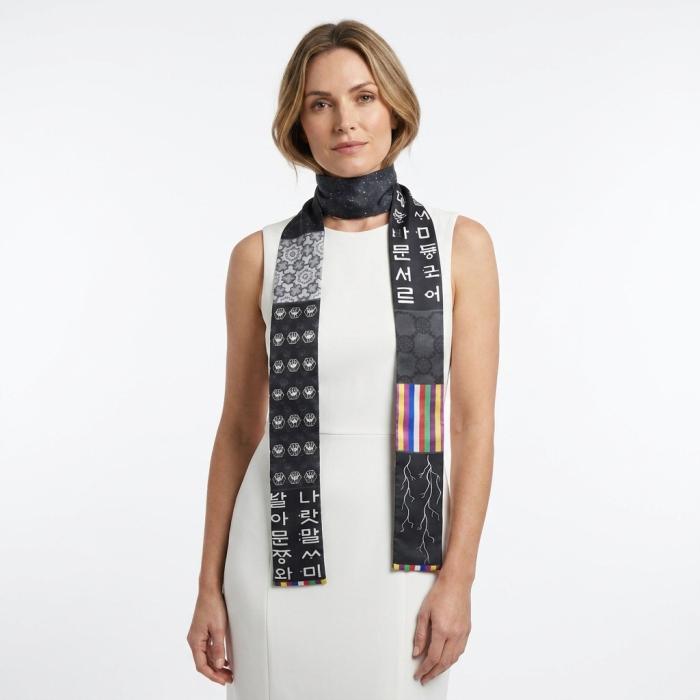 [British Museum Gift Shop Collection] Korean Hangul Design Twill Silk Scarf Black