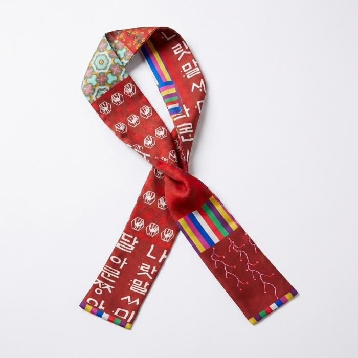 [British Museum Gift Shop Collection] Korean Hangul Twill Silk Scarf Red